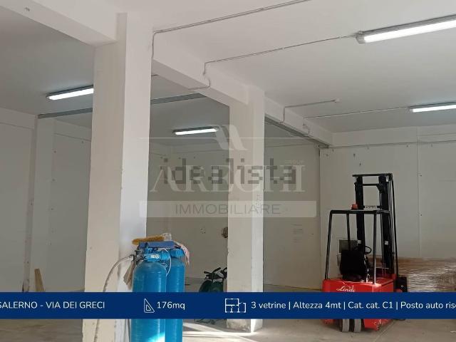 Locale Commerciale in affitto a Salerno, Campania