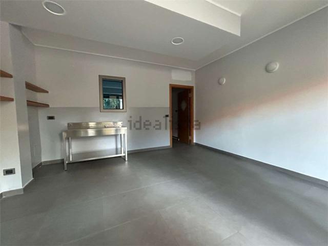 Locale Commerciale in affitto a Piemonte, Alessandria