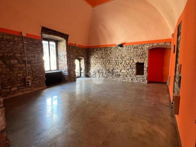 Locale Commerciale in affitto a Colle, Trescore Balneario