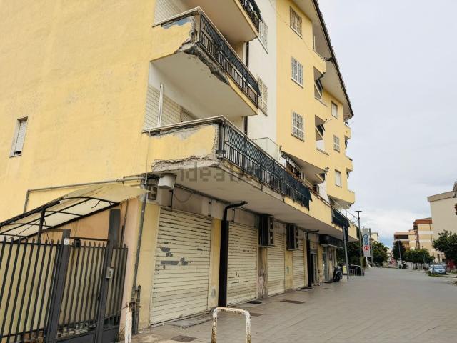 Locale Commerciale in affitto a Rione Costantinopoli, Aversa
