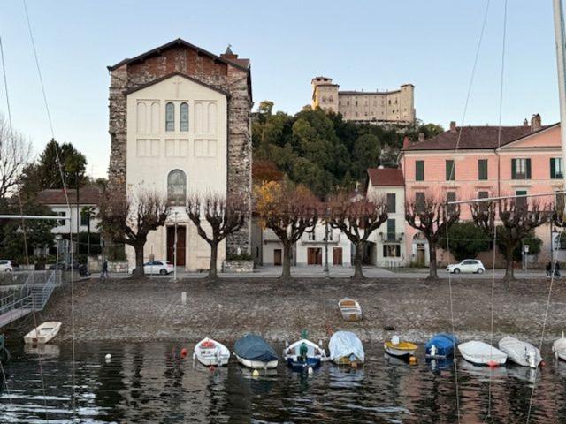 Locale Commerciale in affitto a Angera, Varese