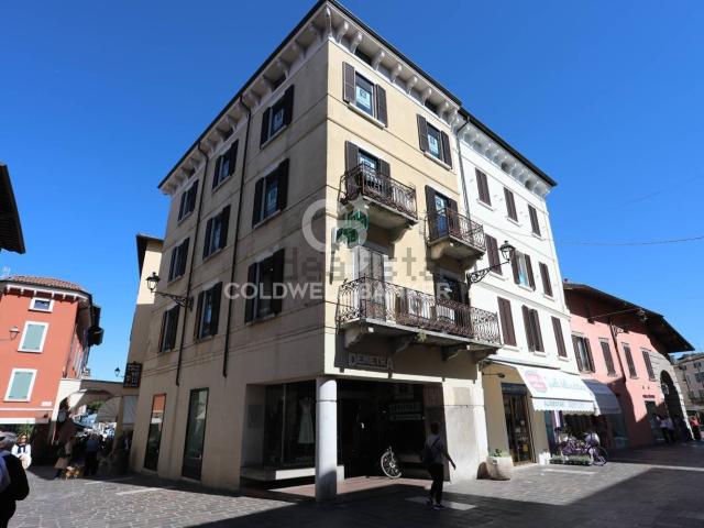 Locale Commerciale in affitto a Desenzano Del Garda, Lombardia