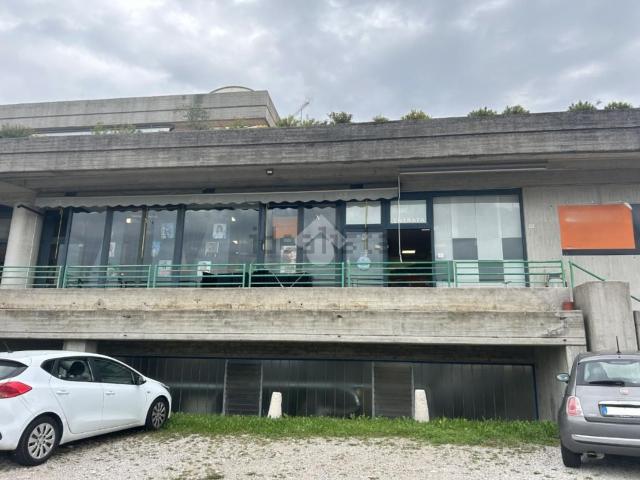 Locale Commerciale in affitto a Fonte, Valdobbiadene