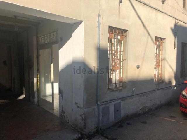 Locale Commerciale in affitto a San Secondo Parmense, Reggio Emilia