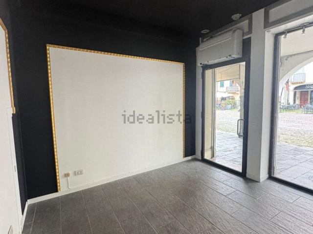 Locale Commerciale in affitto a Este, Veneto