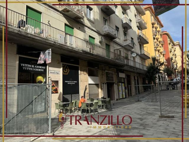 Locale Commerciale in affitto a Salerno, Campania