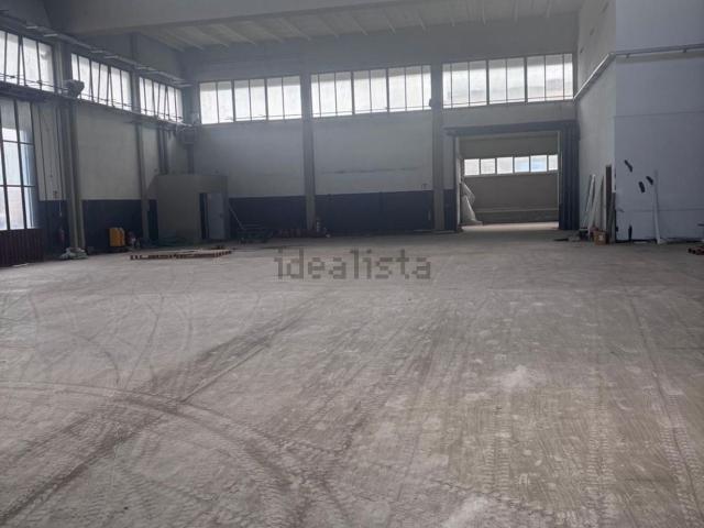 Locale Commerciale in affitto a San Martino Siccomario, Lombardia