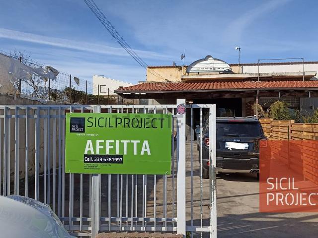 Locale Commerciale in affitto a Alcamo, Sicilia