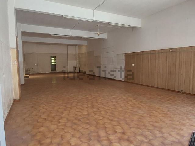 Locale Commerciale in affitto a Piemonte, Alessandria