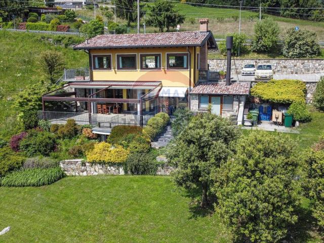 Locale Commerciale in affitto a Alzano Lombardo, Lombardia