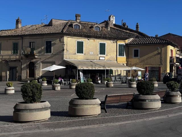 Locale Commerciale in affitto a Oriolo Romano, Lazio