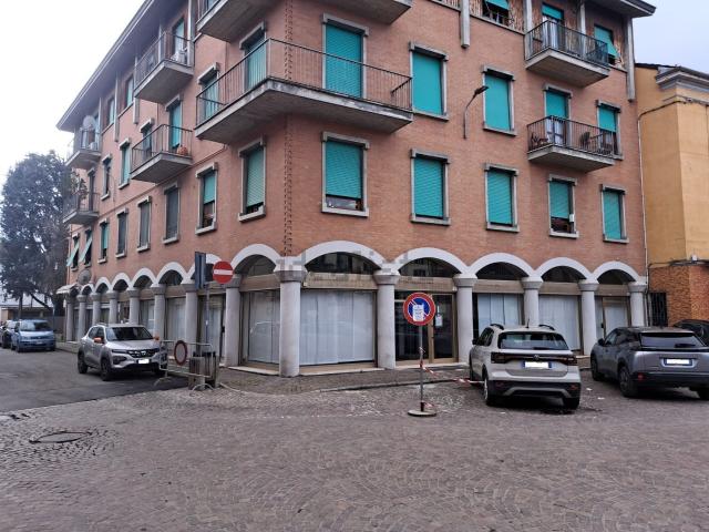 Locale Commerciale in affitto a Piemonte, Alessandria