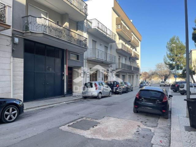 Locale Commerciale in affitto a Puglia, Barletta-andria-trani