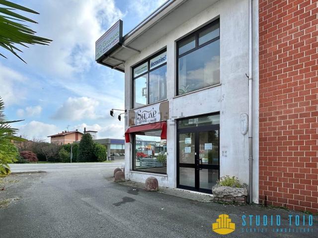 Locale Commerciale in affitto a Piemonte, Biella