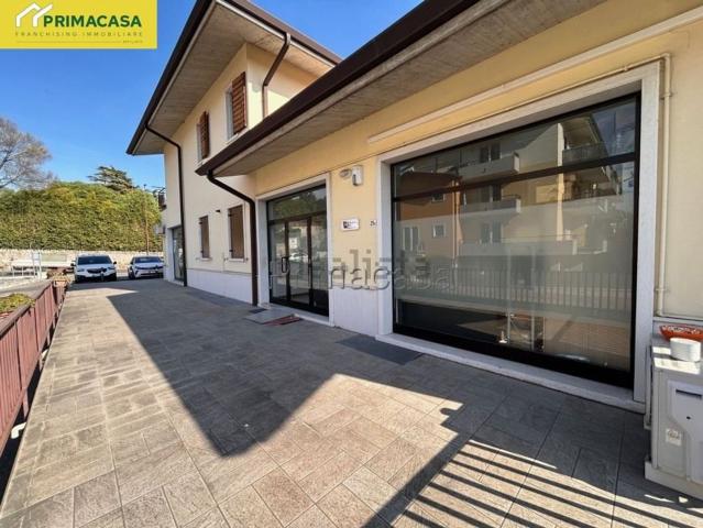 Locale Commerciale in affitto a Negrar, Veneto