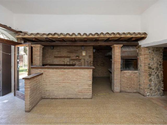 Locale Commerciale in affitto a Unione di comuni Terre di Castelli, Castelvetro Di Modena