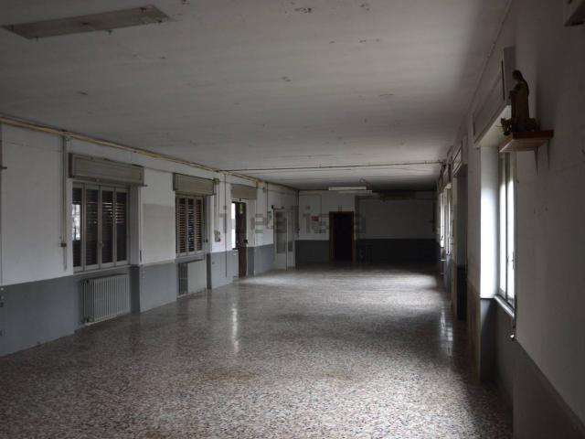 Locale Commerciale in affitto a Centro, Gallarate