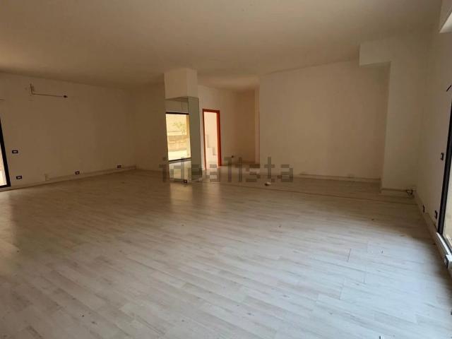 Locale Commerciale in affitto a Alcamo, Sicilia