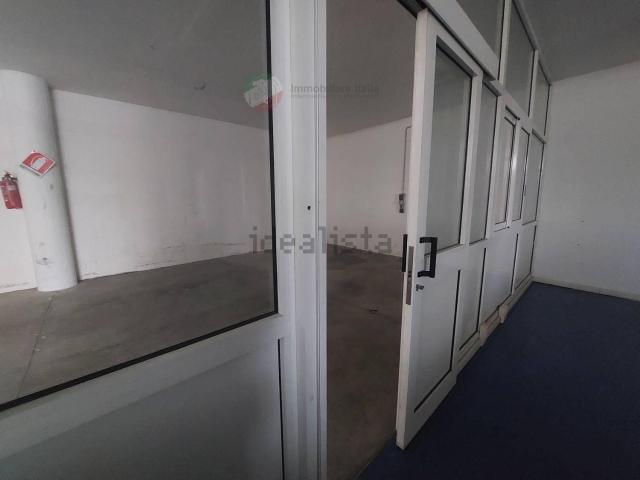 Locale Commerciale in affitto a San Giovanni In Marignano, Reggio Emilia