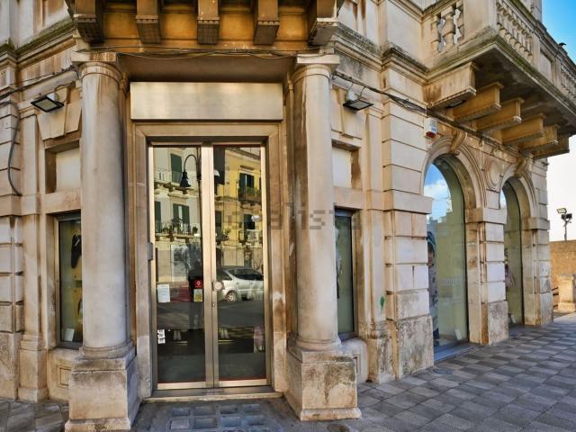 Locale Commerciale in affitto a Puglia, Bari