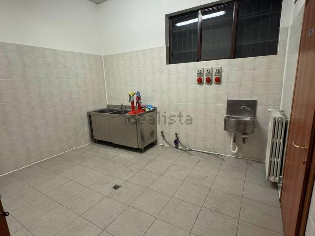 Locale Commerciale in affitto a Cuggiono, Lombardia