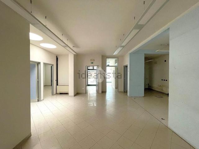 Locale Commerciale in affitto a Tresinaro - Secchia, Re