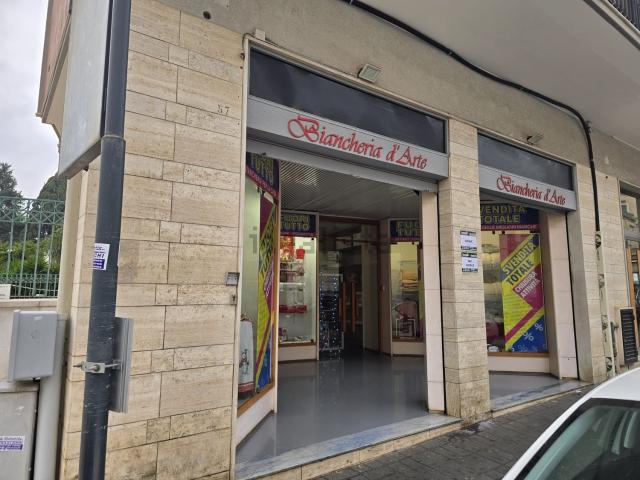 Locale Commerciale in affitto a Puglia, Barletta-andria-trani