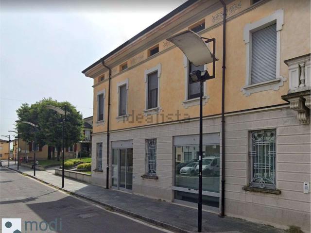Locale Commerciale in affitto a Sergnano, Lombardia