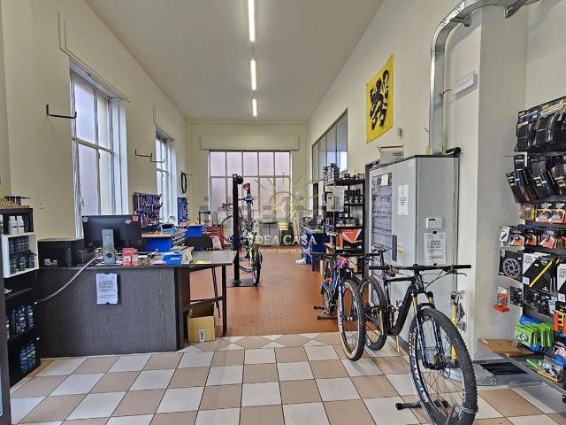 Locale Commerciale in affitto a Missagliola, Missaglia