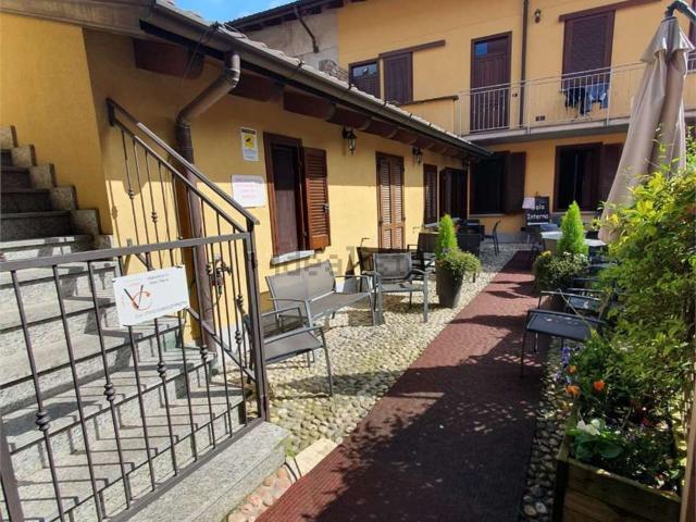 Locale Commerciale in affitto a Mezzana, Somma Lombardo