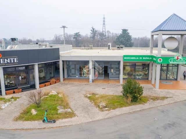 Locale Commerciale in affitto a Mancasale, Re
