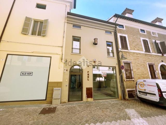 Locale Commerciale in affitto a Corso Nord, Ravenna