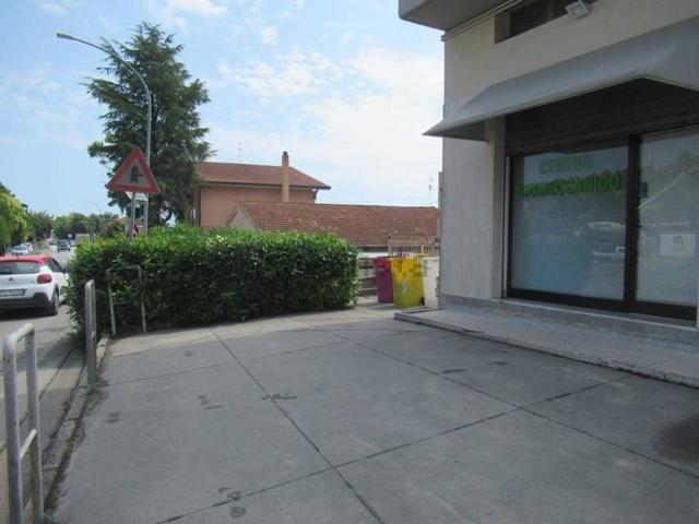 Locale Commerciale in affitto a Santa Teresa, Spoltore
