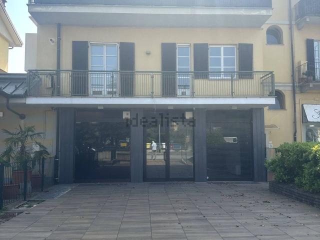 Locale Commerciale in affitto a Piemonte, Cuneo