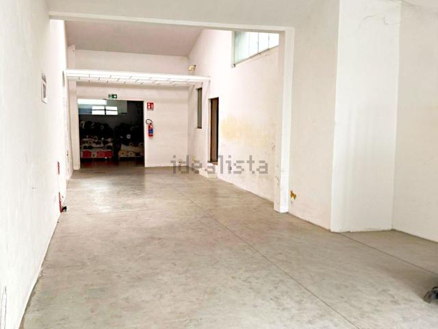 Locale Commerciale in affitto a Soccorso, Prato