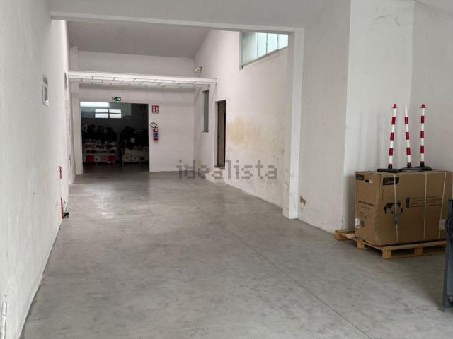 Locale Commerciale in affitto a Soccorso, Prato