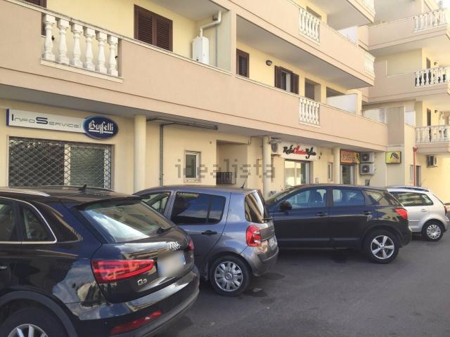 Locale Commerciale in affitto a Puglia, Lecce