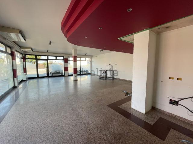 Locale Commerciale in affitto a Campagnola, Zevio