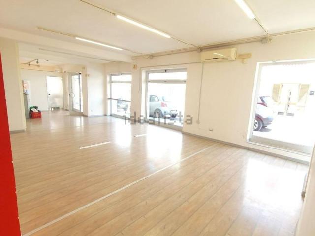 Locale Commerciale in affitto a Puglia, Taranto