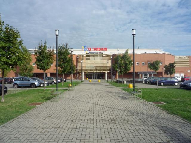 Locale Commerciale in affitto a Corte Franca, Lombardia