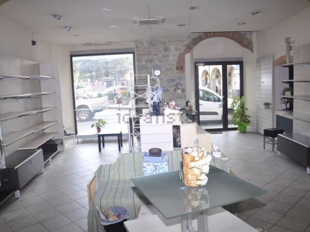 Locale Commerciale in affitto a Poppi, Toscana