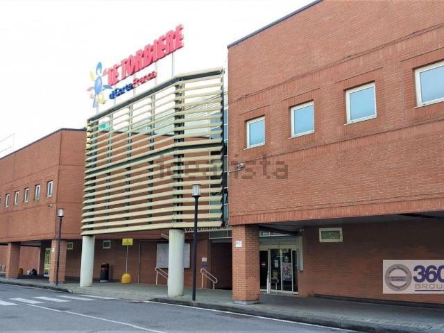 Locale Commerciale in affitto a Corte Franca, Lombardia
