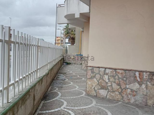 Locale Commerciale in affitto a Afragola, Campania