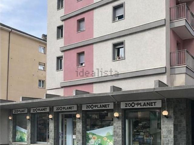 Locale Commerciale in affitto a Pallin, Aosta