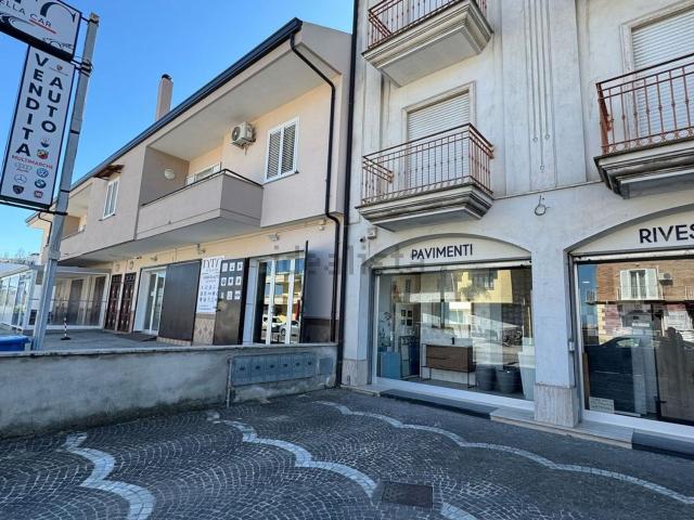 Locale Commerciale in affitto a Villa Literno, Campania