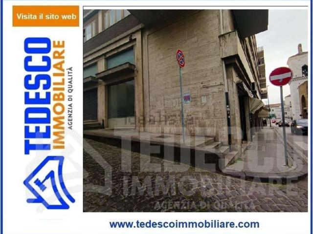 Locale Commerciale in affitto a Benevento, Campania