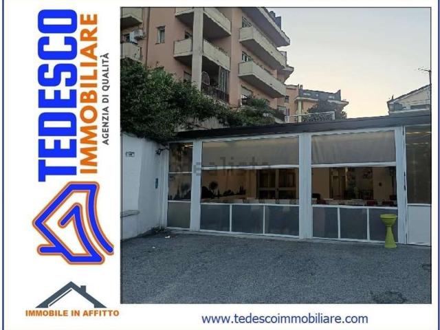 Locale Commerciale in affitto a Benevento, Campania