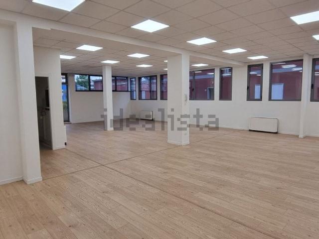 Locale Commerciale in affitto a Camin, Padova