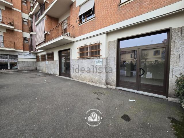 Locale Commerciale in affitto a Piemonte, Asti