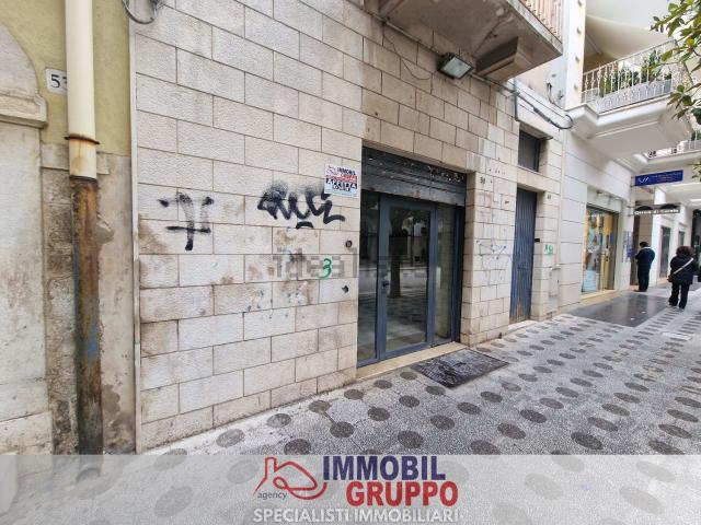Locale Commerciale in affitto a Puglia, Barletta-andria-trani